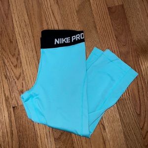 Nike pro crop leggings